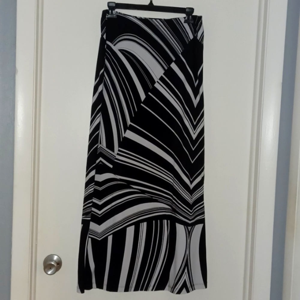 Chico's maxi skirt. Black and cream print. Chico's size 0 with is small 4/6 - Picture 1 of 4